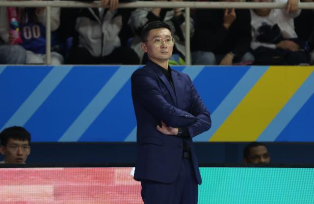 华体会官方网站-CBA新赛季教练席震荡 40分钟赛制重塑生存法则