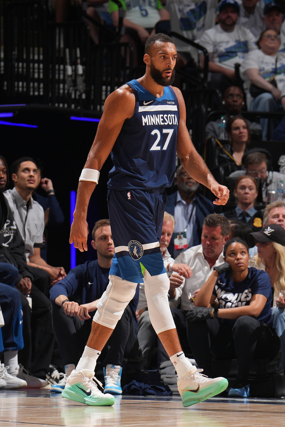 华体会app官方网站-内线支柱！戈贝尔半场5投3中得到6分7板1助1断2帽 正负值+5